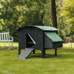 Large Lodge Coop by Nestera made from recycled plastic