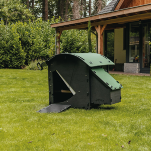 Small Ground Coop by Nestera